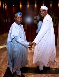 Olusegun Obasanjo (L) and Muhammadu Buhari