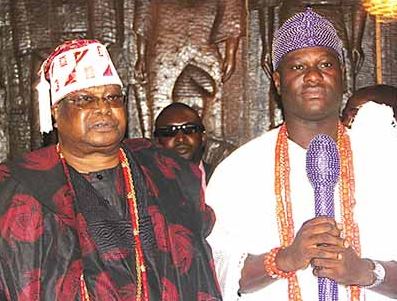 Oba Sikiru Kayode Adetona, the Awujale of Ijebuland (left) and Oba Adeyeye Enitan Ogunwusi, Ooni of Ife, during Ooni’s royal visit to the monarch in Ijebu-Ode, 29 January 2016. (Image credit: Musilimu Aremu)