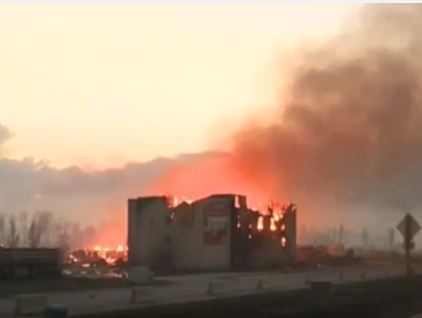 Alberta, Canada Wildfire: Widespread destruction, thousands evacuated, 5 May 2016