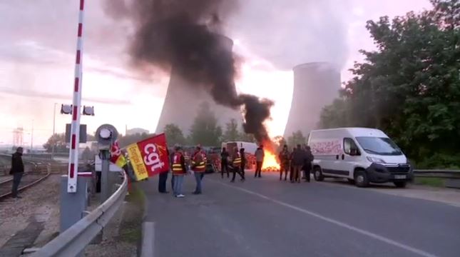 France labour dispute: Protests in Paris turned violent, 26 May 2016.