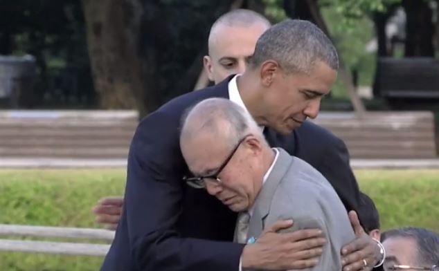 Hiroshima survivor cries, and obama gives him a hug, 27 May 2016