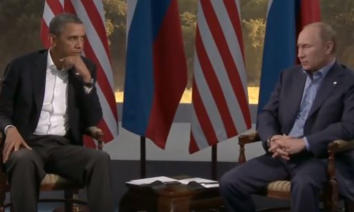 Barack Obama (L) and Vladimir Putin