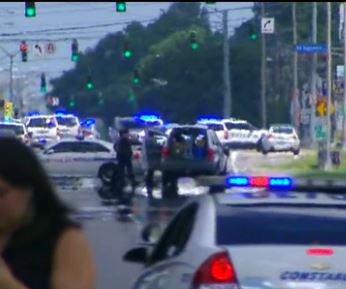 Police officers besiege Baton Rogue after the killing of 3 police officers, 17 July 2016