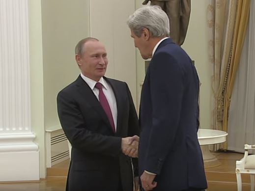 Vladimir Putin (L) and John Kerry in Moscow