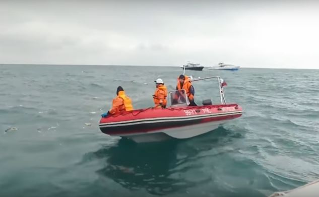 TU-154 crash - A rescue operation on the Black Sea coast after the crash, Dec 2016