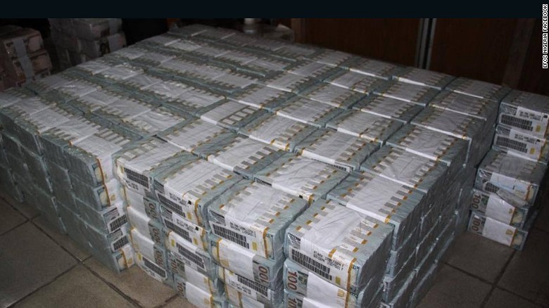 Nigeria's anti-corruption agency EFCC found $43 million cash in Lagos apartment, April 2017.