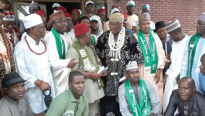 Igbo leaders from the 19 northern states and northern youth groups after their peace parley in Kano on Friday. (Image source: Voice of Nigeria)