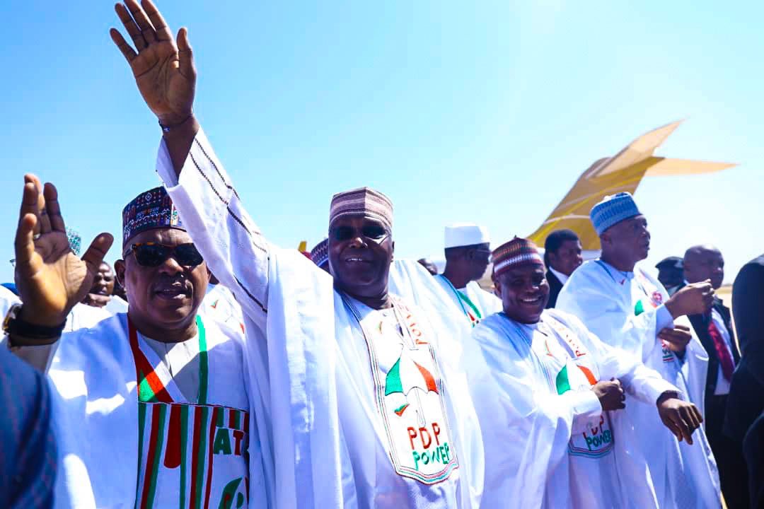 Atiku Abubakar with members of the PDP during the presidential rally in Sokoto, 03.12.2018
